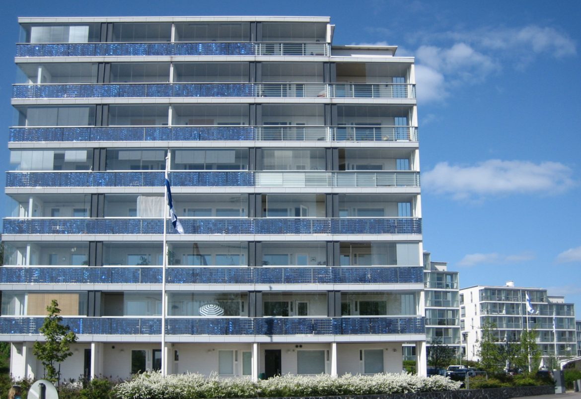Solar_panels_integrated_in_a_block_of_flats_in_Viikki_Helsinki_Finland