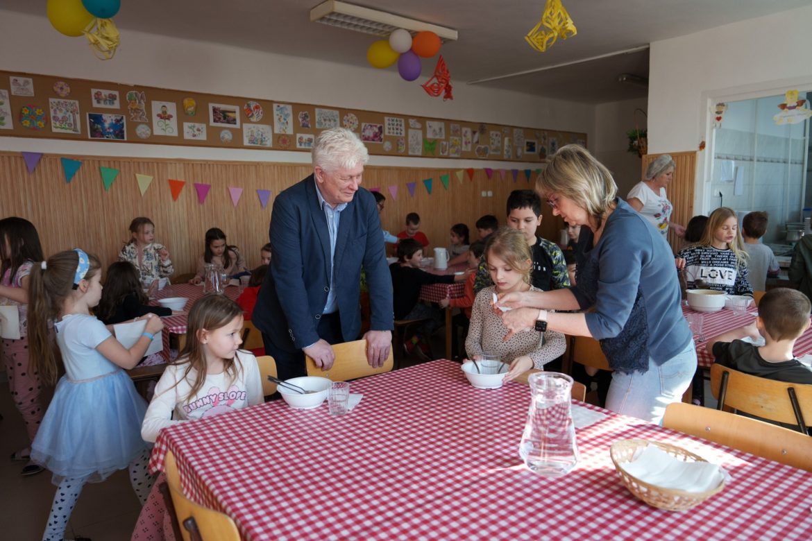 357446278_676376537643427_2855342780715739483_n