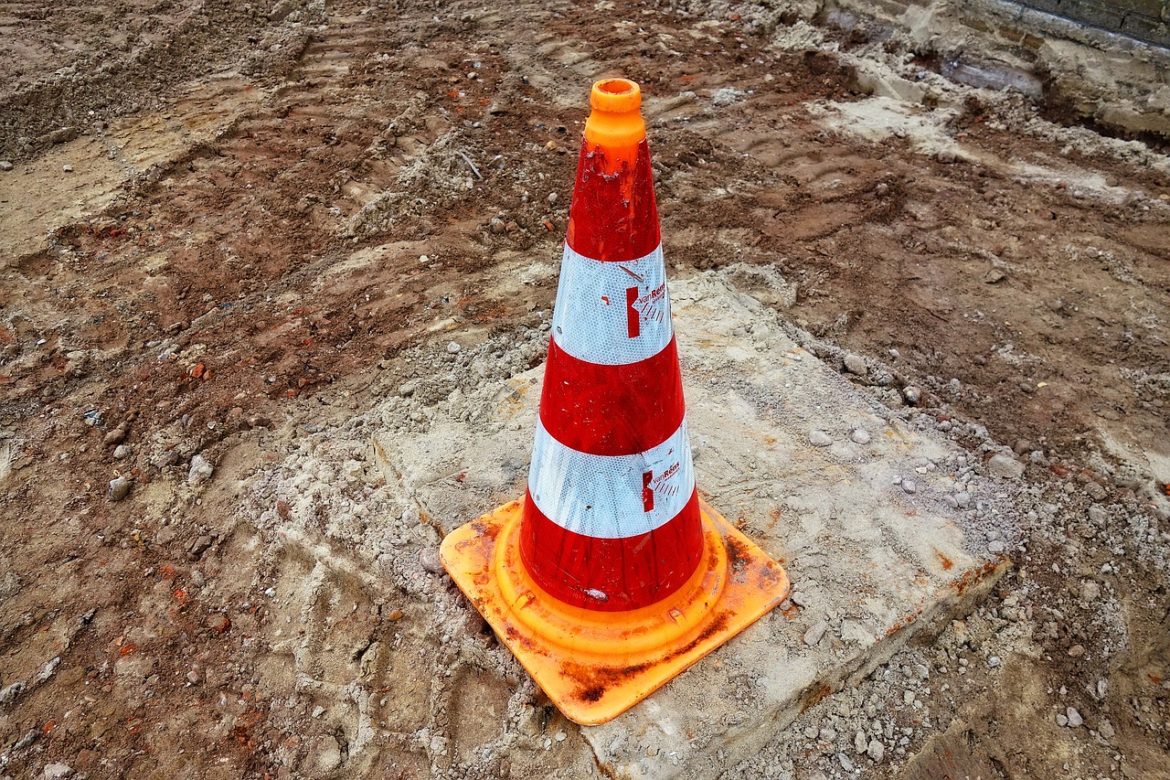 lezárás_útbója_ közúti bója_traffic-cone-3110165_1280