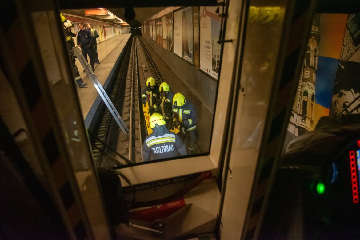 gázolás_metró_Blaha_katasztrófavédelem fb1