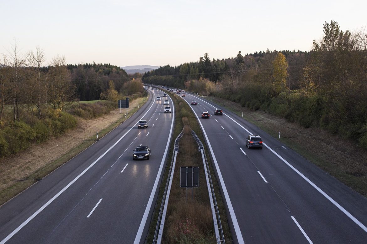 highway-2909336_1280