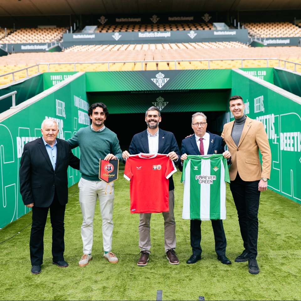 22_Budafoki LC Tehetségközpont_Real szerződés aláírás fb4